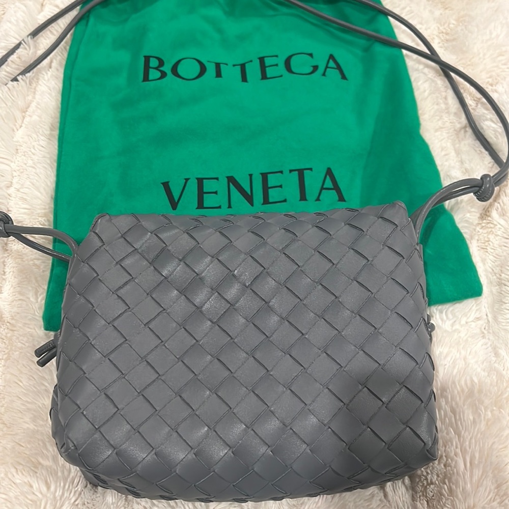 Bottega Veneta small loop camera bag in color thunder